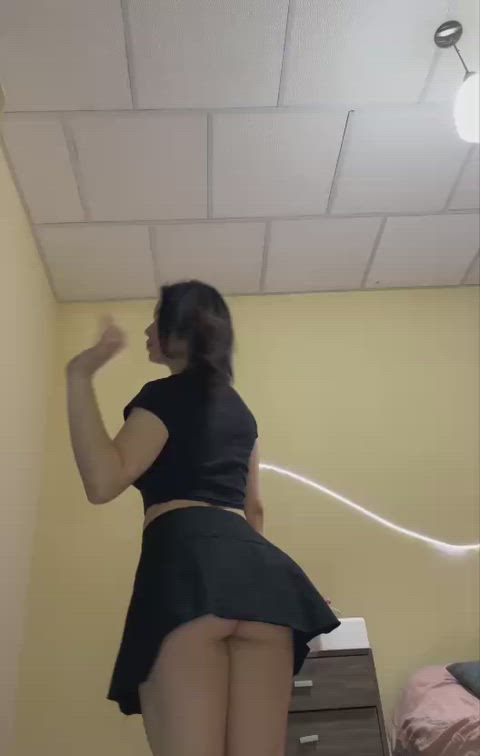 Might drop my pencil on purpose so you can see for yourself that I never wear panties to class