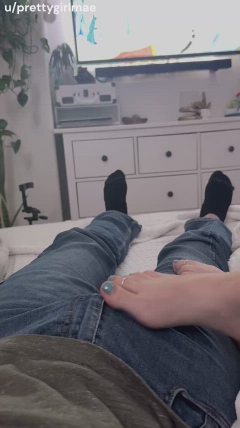 anime and chill but it turns into me stomping on ur dick 🖤