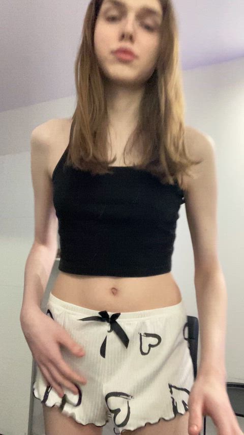 it's a super small bulge but it's still there :3