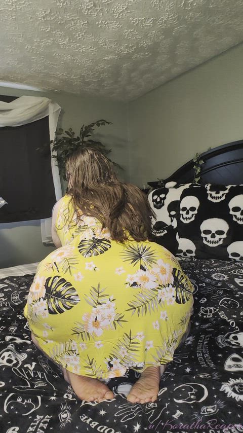 I hope my fat booty and feet improve someone's morning 😘