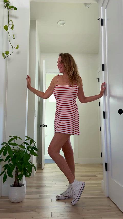 Sweetheart styling with a wicked streak.