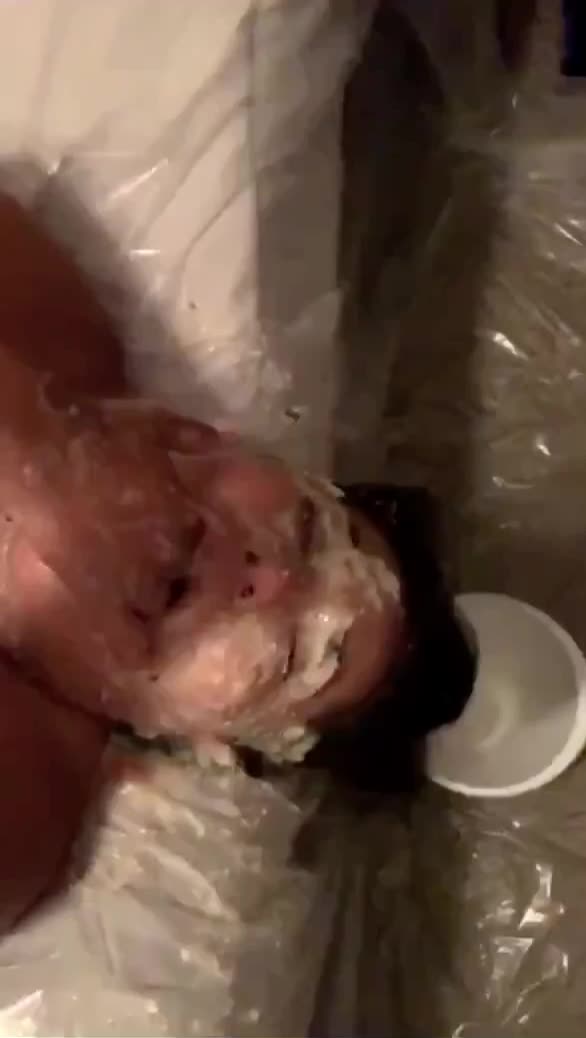 Big bitch making herself puke 😍