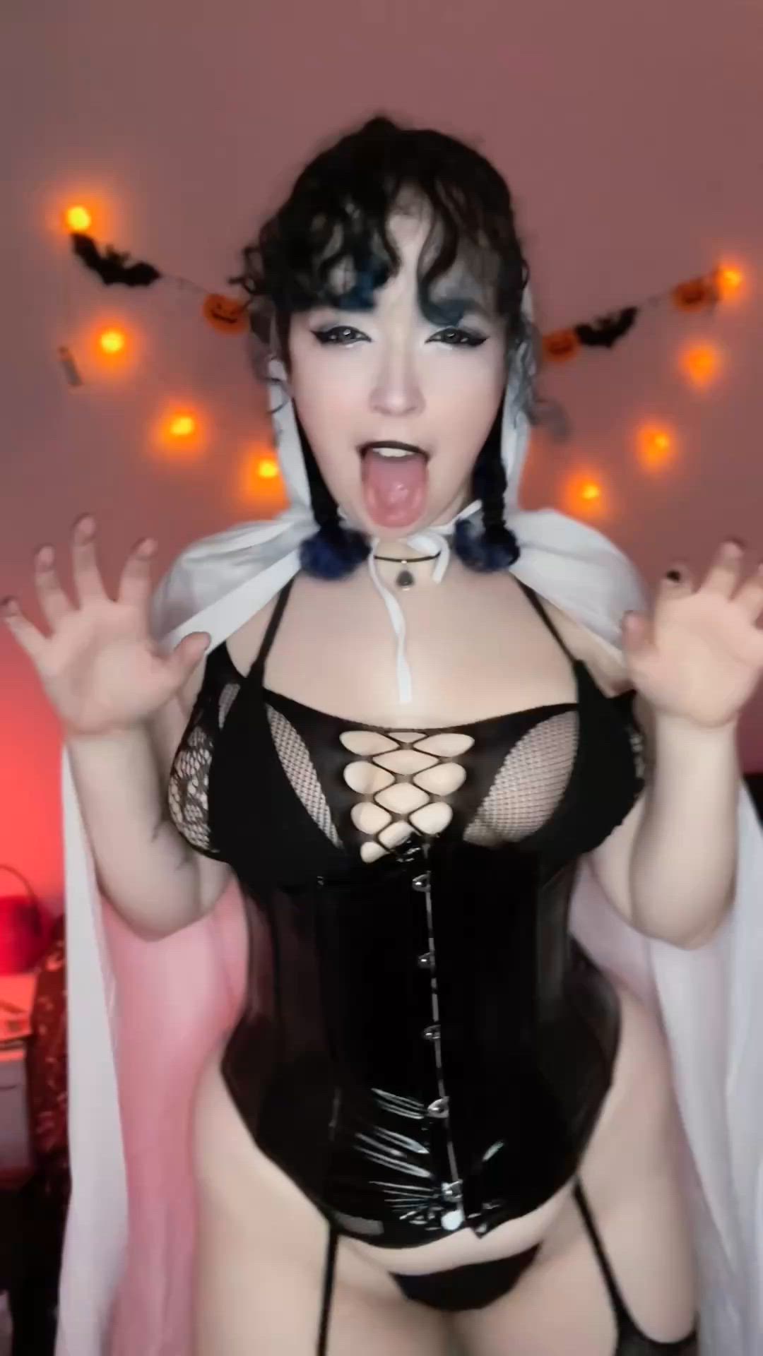 Would you give me your cum? 🥵
