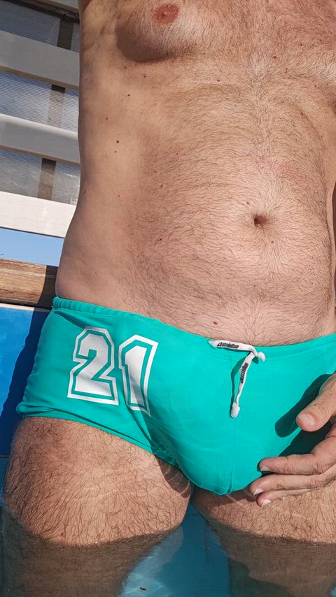 Sneaky hotel pool reveal