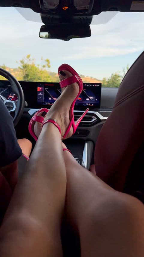 It’s been over three hours since the swap actually happened, but I was still marvelling at this feat of science. My legs which were once short, stubby and hairy; now long, slender and feminine. I was really someone else, I was really Holly Palmer! (More