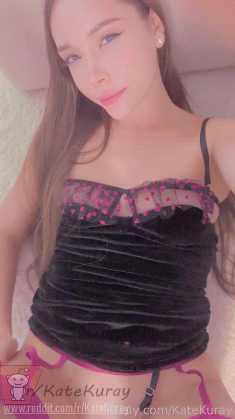 Shaved and juicy pussy!