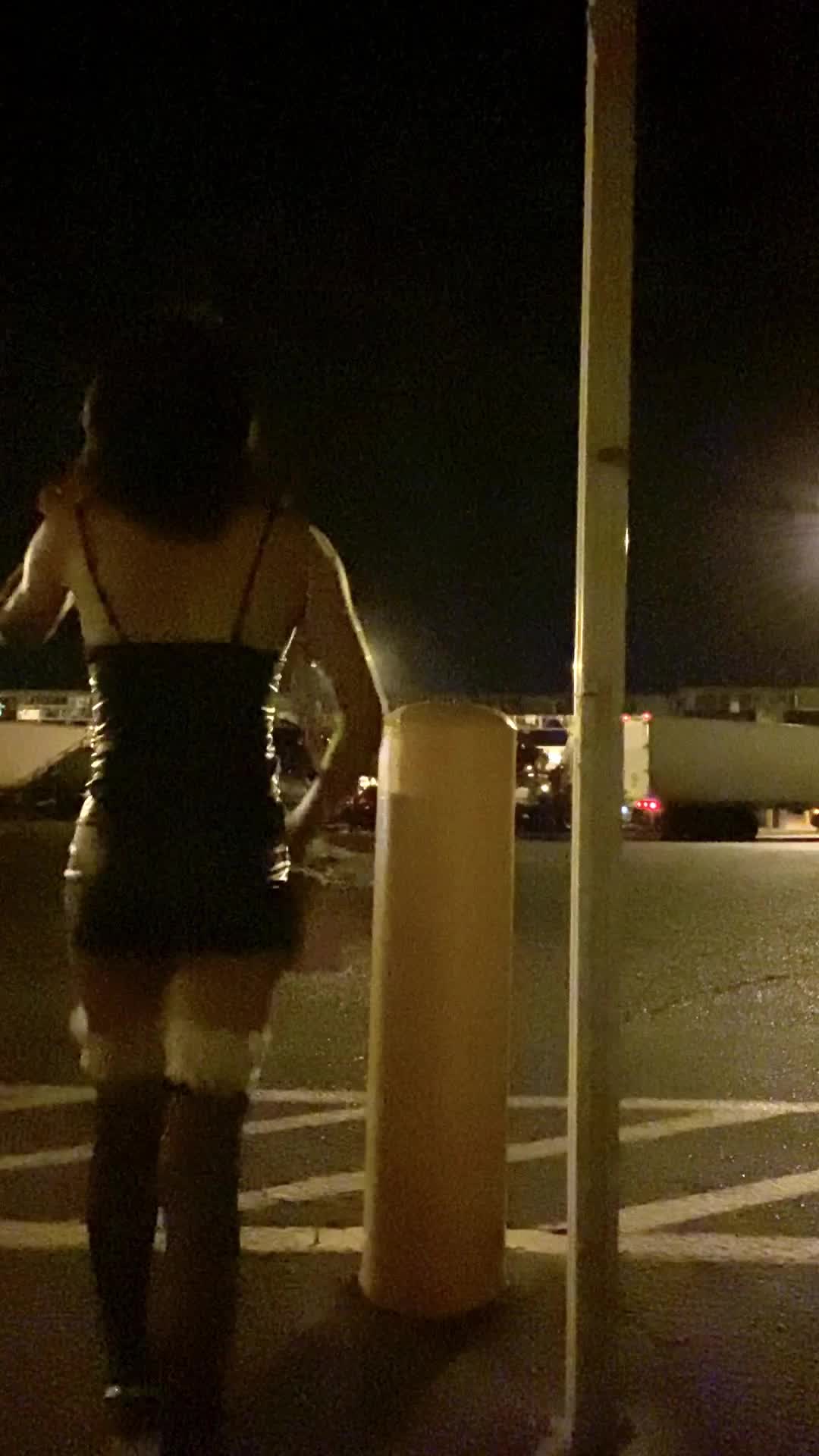 Public sissy slut in heels💕