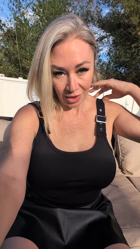 This MILF is the perfect blend of experience and passion - don't miss out!