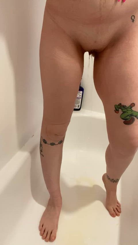 golden showering bimbo