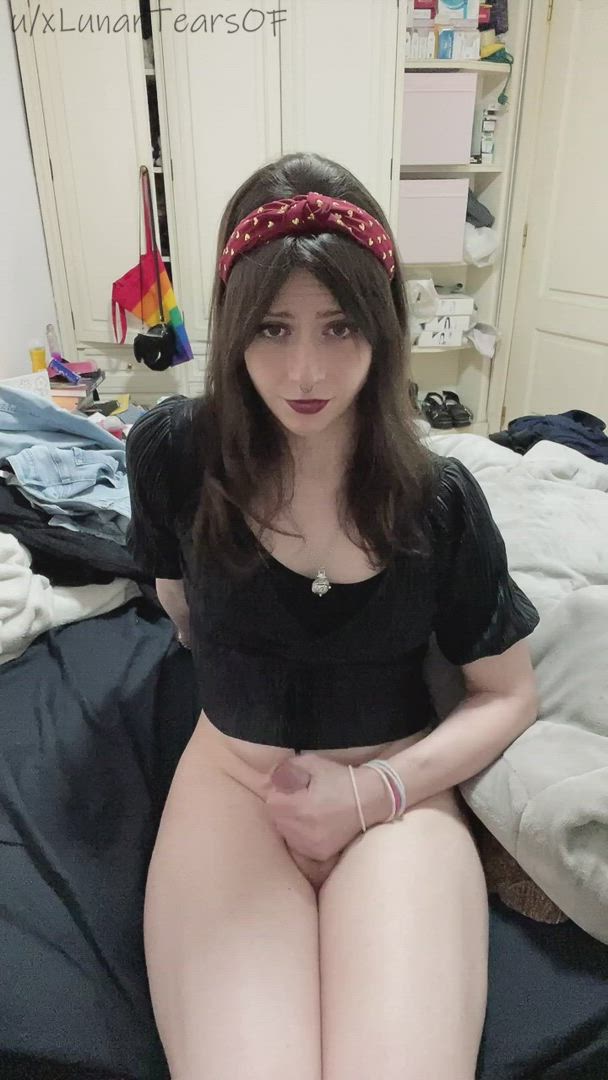 Why don't u come & take a seat on mommy's lap? 🤍