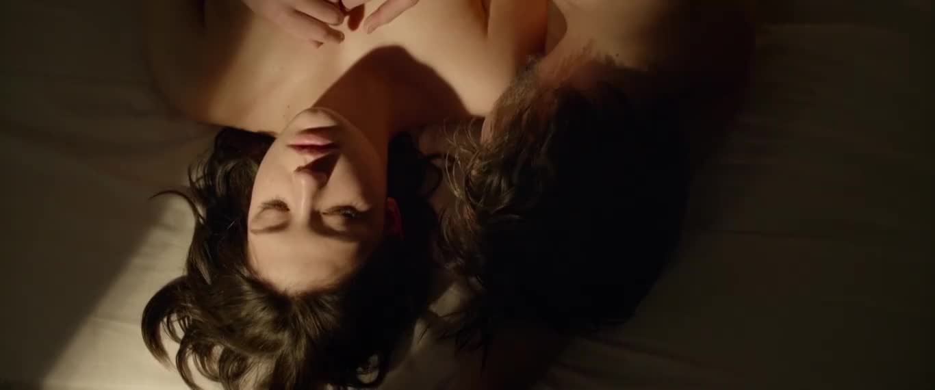 Adele Exarchopoulos in Eperdument
