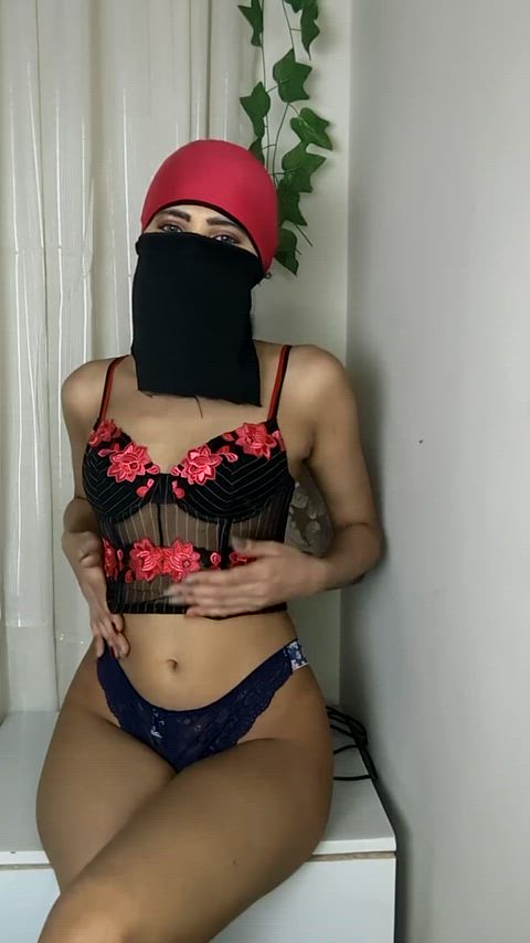 This body is built to be worshipped and devoured