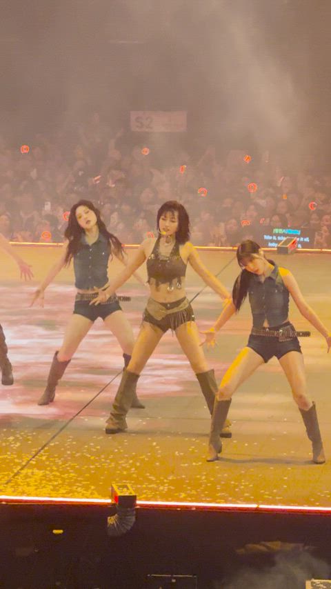 Momo / TWICE
