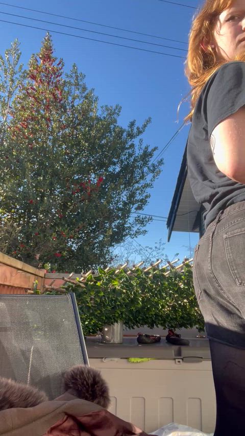 Butt on the porch c: