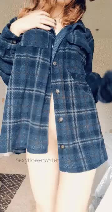 I like flannels, they are quick for me to take off ♥