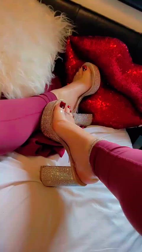 Its time for you to bow down beta loser! Submission is me breathing fire back into your life... I doubt you could even afford it though! 😈😇🥵 Come find me on all platforms @SubToTheFlame beta Tribute Comes First!! thumbnail