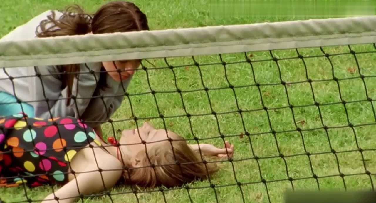 Emily Blunt & Natalie Press - My Summer of Love