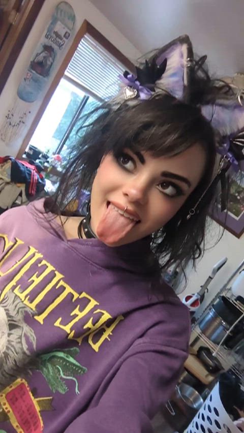 Little slave flashes the camera for all the older perverts to see🥵