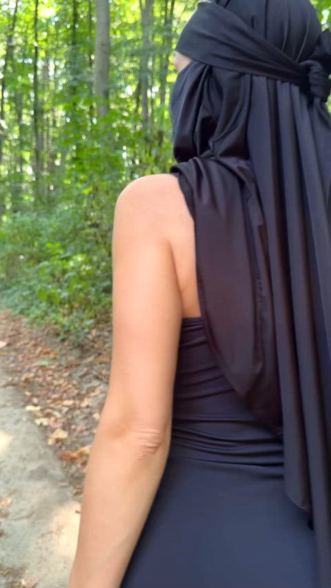 A walk in the park is always more fun naked