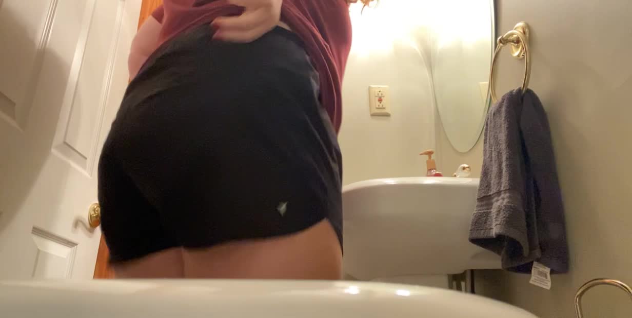 Started my training today with a baby butt plug, who knows what one day will fit inside my tight little asshole😈🍑🍆✨