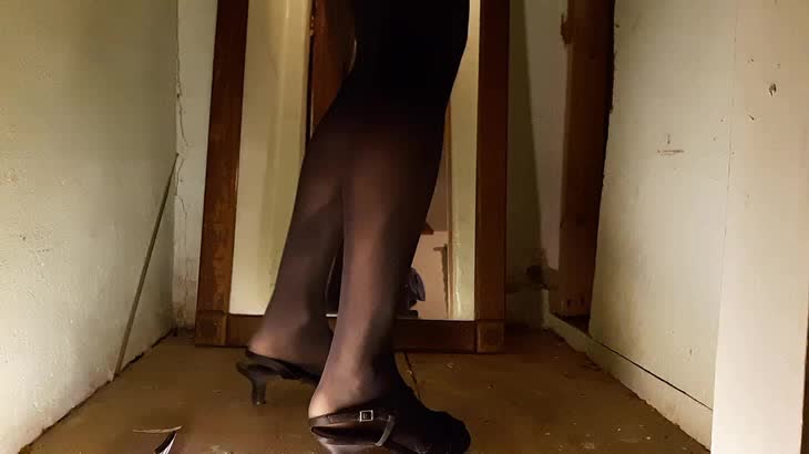 New heels made me drop 🍑
