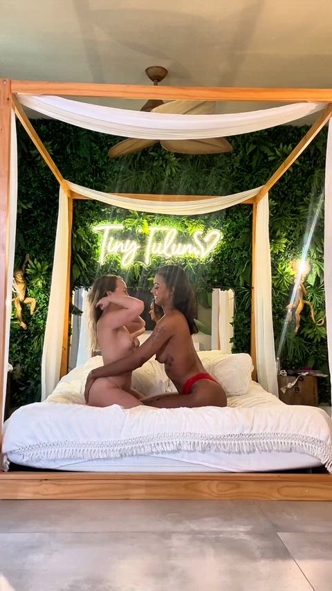 5’0 and 6’3 girl making out