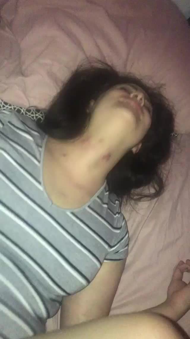 F : Get you a girl who smiles when you destroy her pussy. 🤭