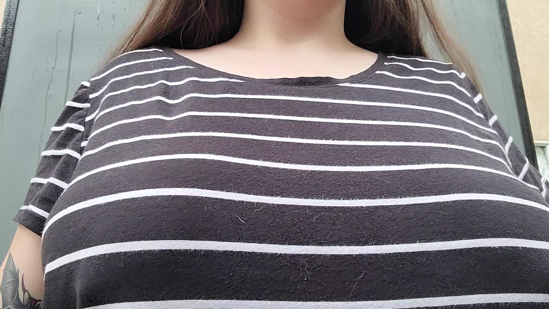Everyone deserves to see some post election titty 🤗🤗