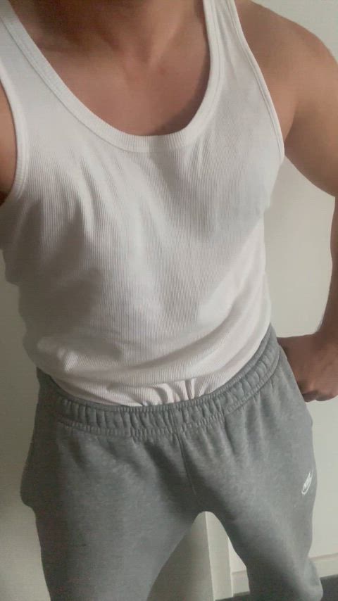 They cant stop starring at the gym