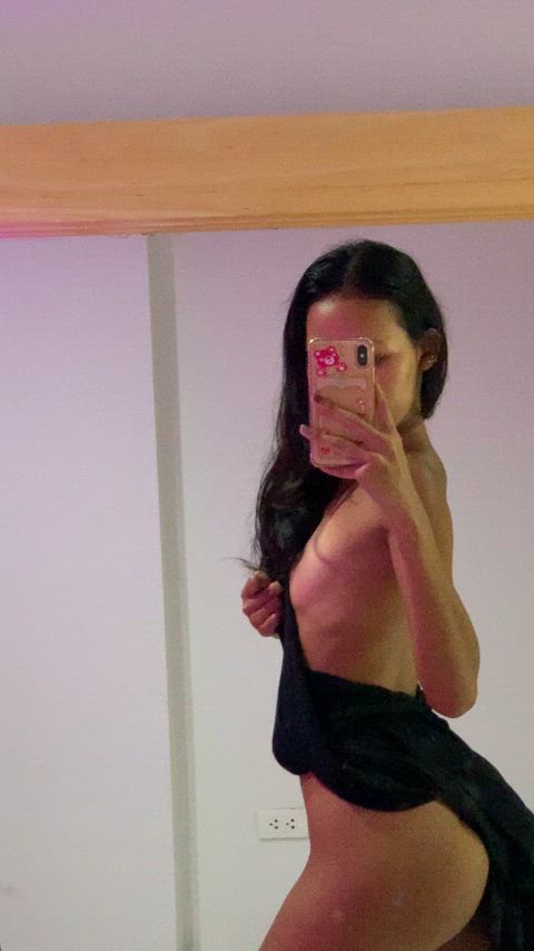 I like showing off my 18 y/o sexy body but i think i need some confidence