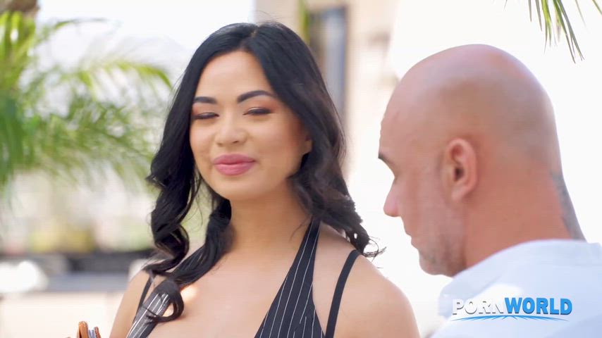 Realtor Scarlett Alexis Takes Anal Creampie After Seducing Client