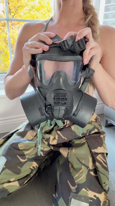 wld you be naughty with a girl from the army?