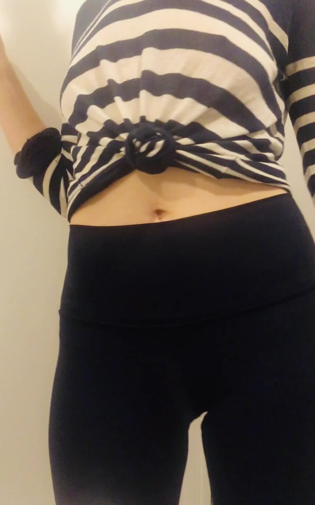 Shake! Shake! Shake! Dance like my boobies, baby! 😋