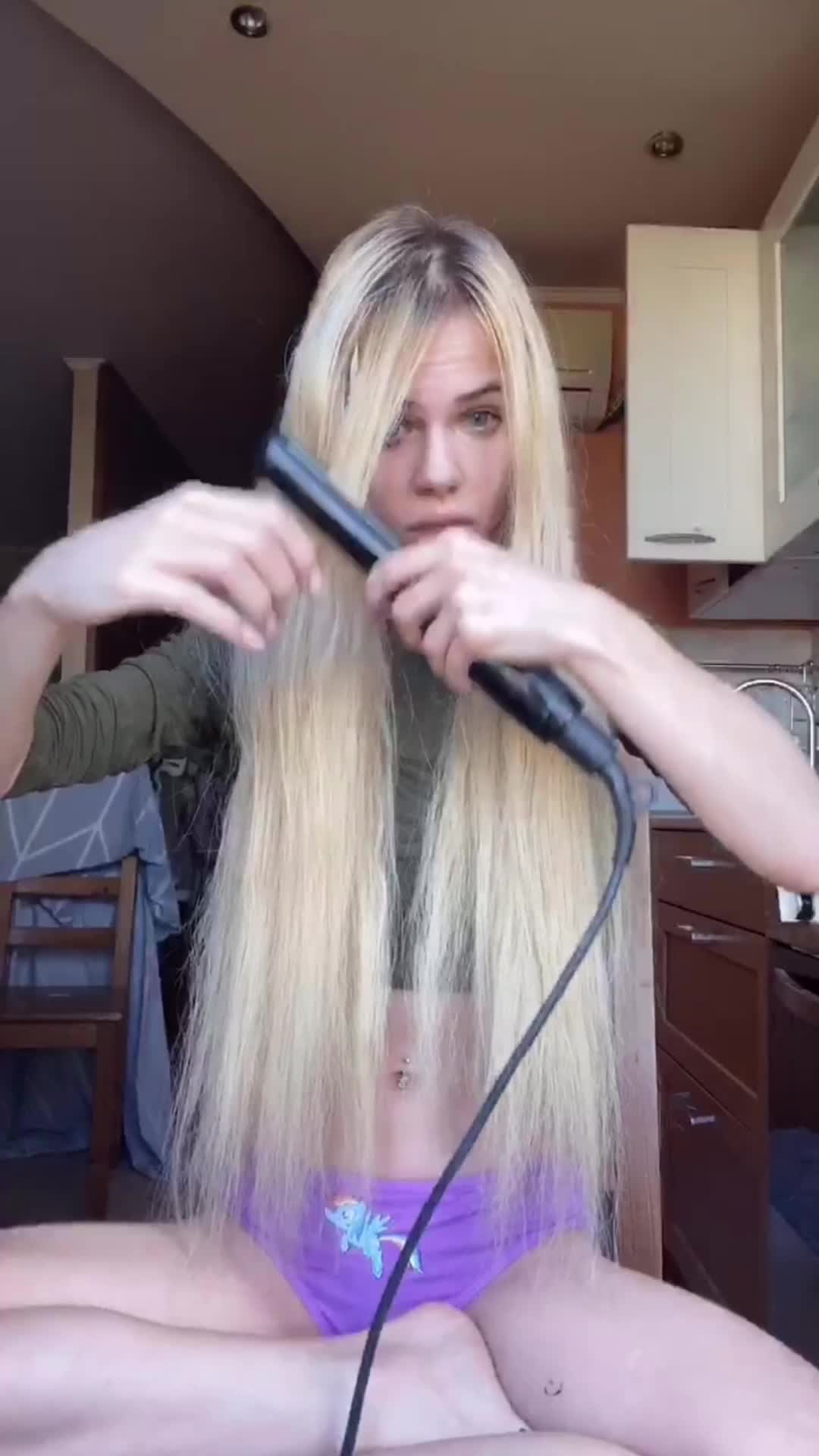Just For fun : She knows a little bit French
