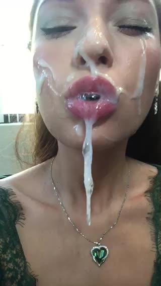 I'm a very messy cumslut 😉
