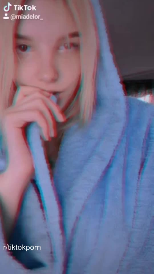 TikTok Teen Sexy Porn GIF 🍒
