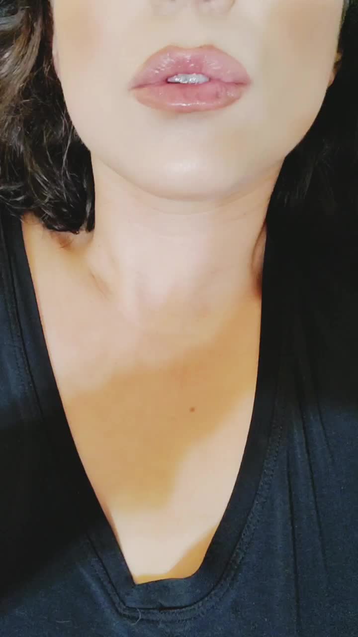 Too close? Am I making it hard for you?💋🎶