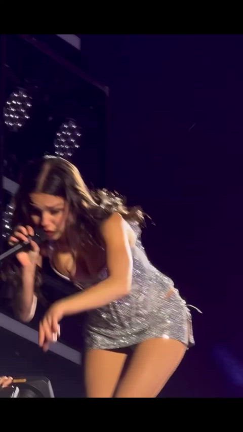 Loves embarrassing @ Coachella 08/25