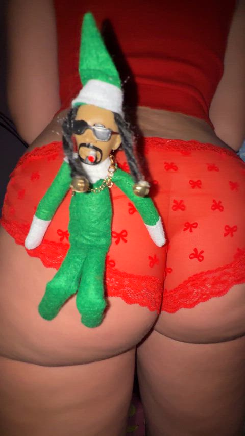 There’s a elf on my shelf