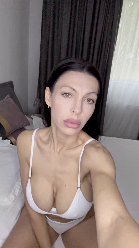 Hmmm, cum all over my boobs .. i have more for you on my OnlyFans .. come chat with me! thumbnail