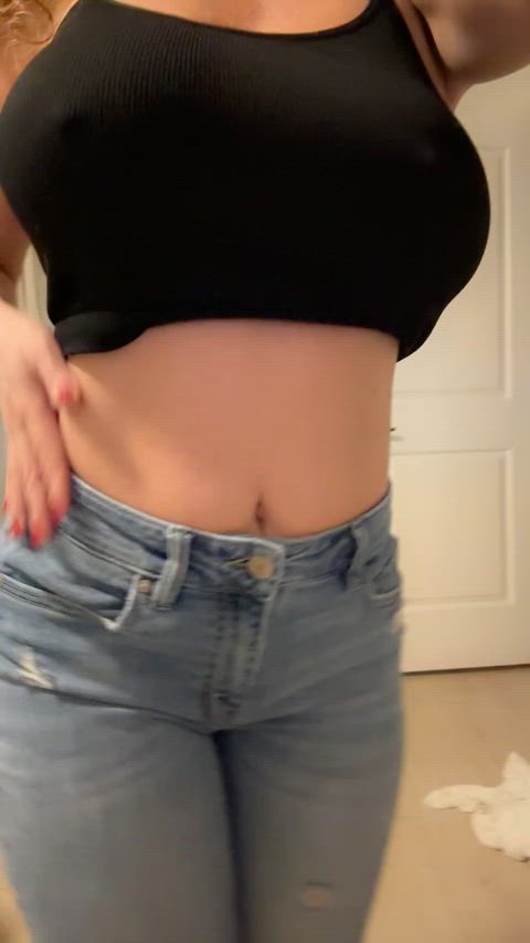 Big titty reveal.