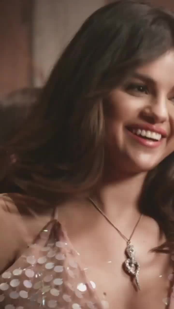 Selena Gomez cleavage plot in 