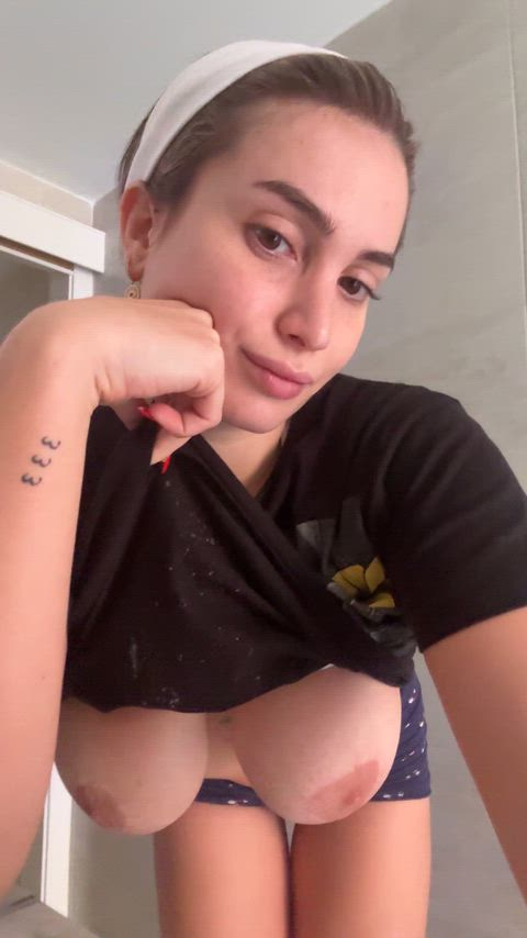 Do saggy huge boobs make you weak?