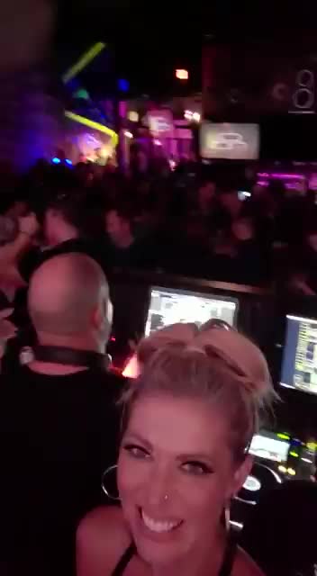 Boobs Out