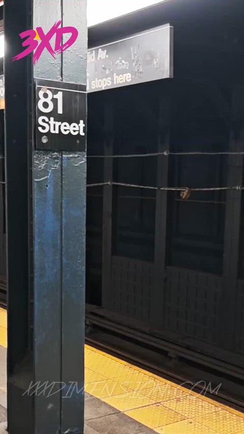 What a kink glitch in a metro station...