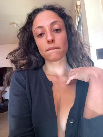 Effortless beauty & submissive 💖 100% natural💖 [GFE]. Skype [cam] shows are my favorite! Custom content [pic][vid]. Deep throat lover, feet content, and lots of boy and girl content [fan]. Tip menu in comments 🤗