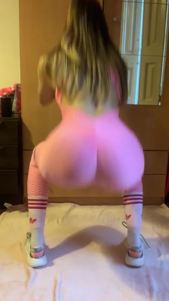 Do you like my new onesie? 💝 It’s my new favorite workout outfit