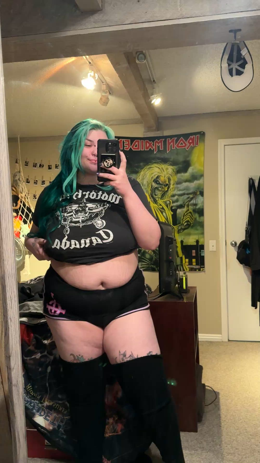 Nothing to see here, just a bbw goth girl flashing you 🥰🤗