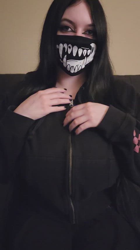 EsskayUwU vid 4/98