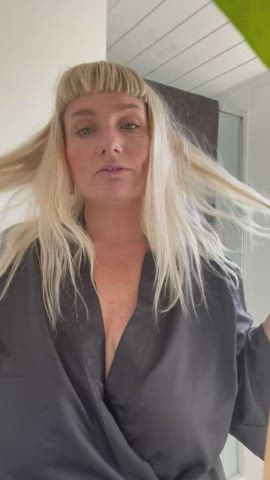 Mommy’s huge milkers are so comforting for little boys like you aren’t they? You need a Mommy like me to teach you the ropes……🖤FREE TO SUB🖤 you- “thankyou Mommy!”